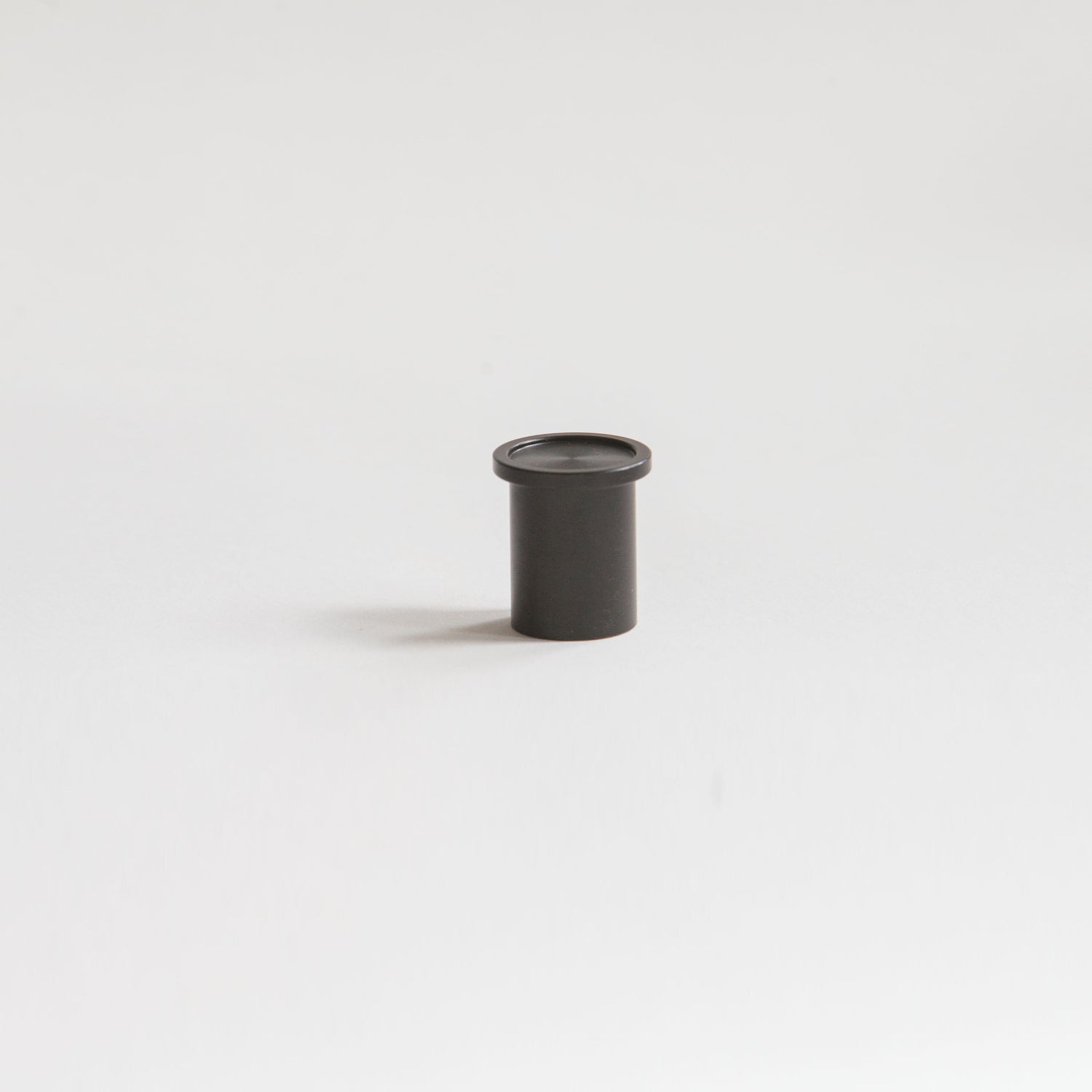 Round black