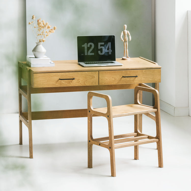 Desk 65 with drawers