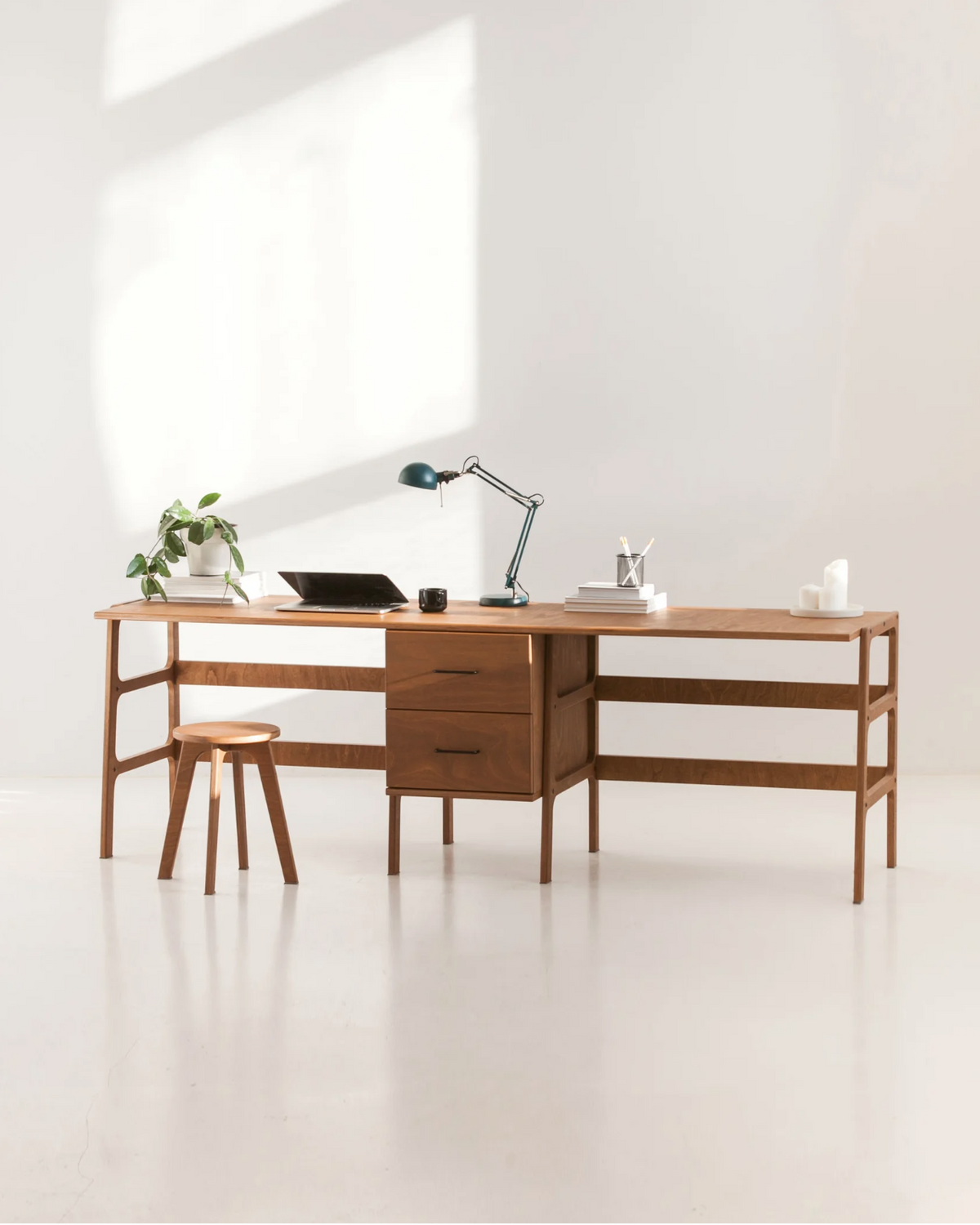 Mid-Century-Doppelschreibtisch · 220 cm