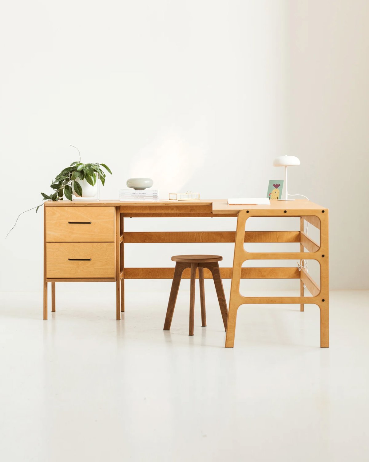 Mid-Century-Eckschreibtisch · 2 Schubladen · 49/65