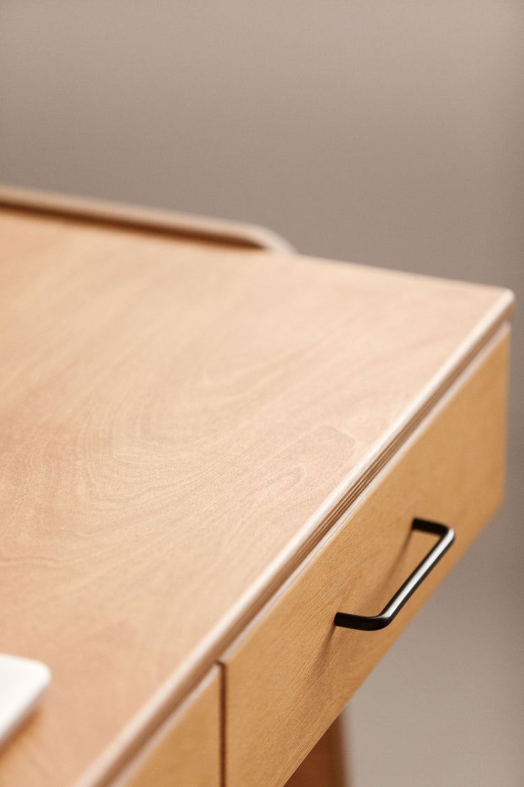 Desk 65 with drawers