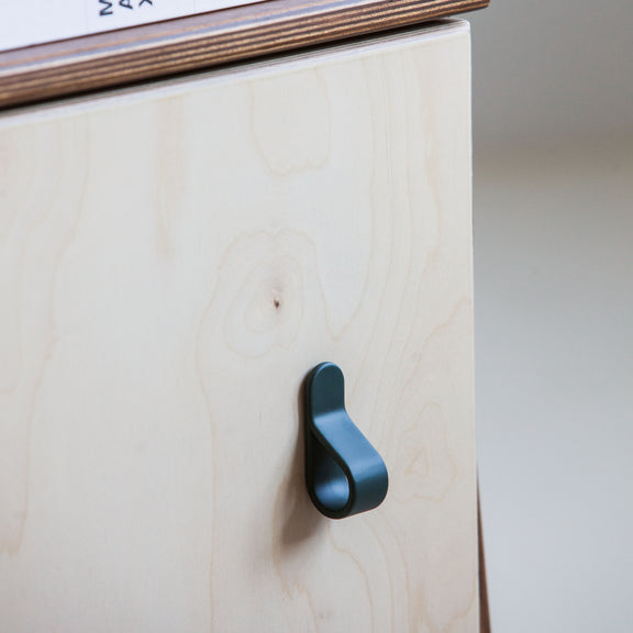 Belt knob green, in birch plywood (view 2)