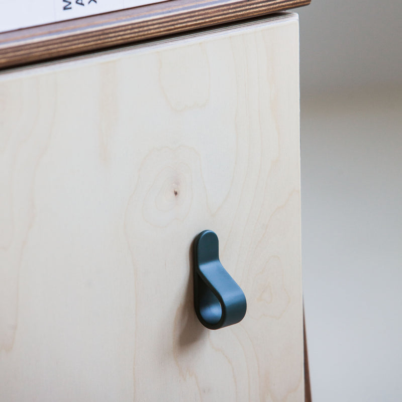 Belt knob green, in birch plywood (view 2)