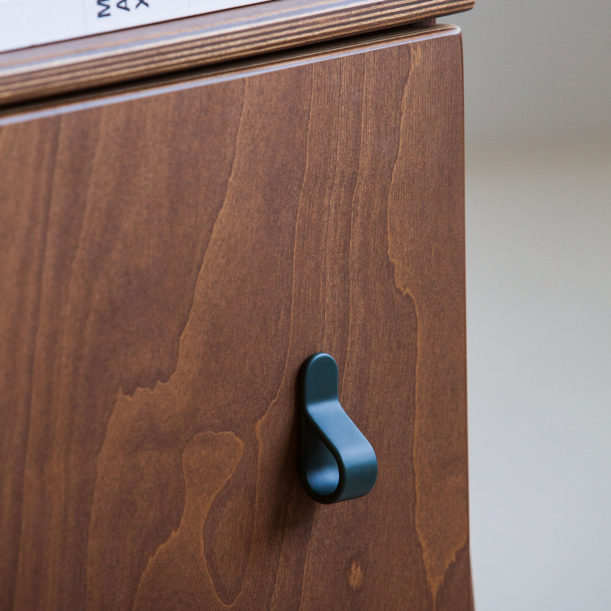 Belt knob green, in birch plywood (view 4)