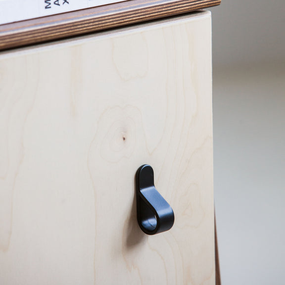 Belt knob black, in birch plywood (view 2)