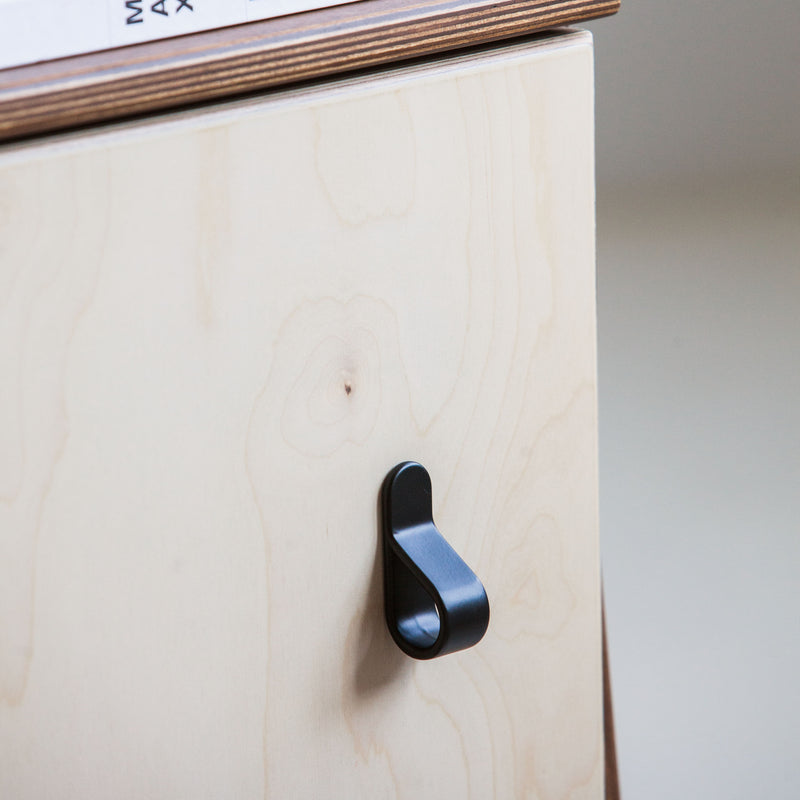 Belt knob black, in birch plywood (view 2)