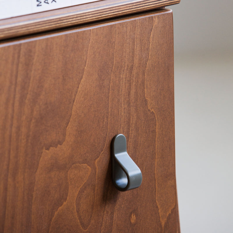 Belt knob grey, in birch plywood (view 2)