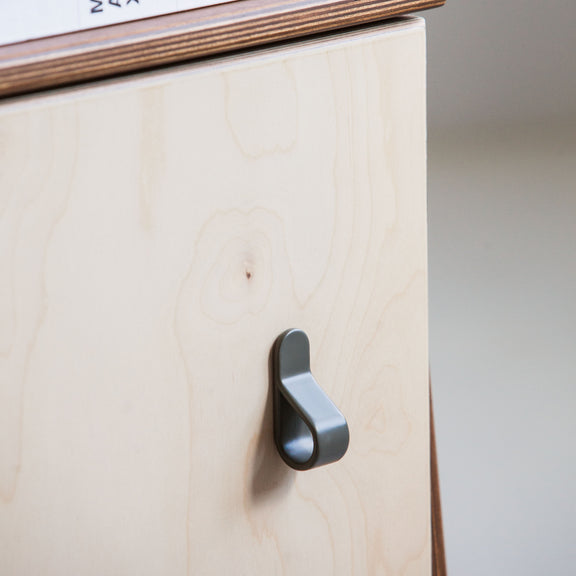 Belt knob grey, in birch plywood (view 4)