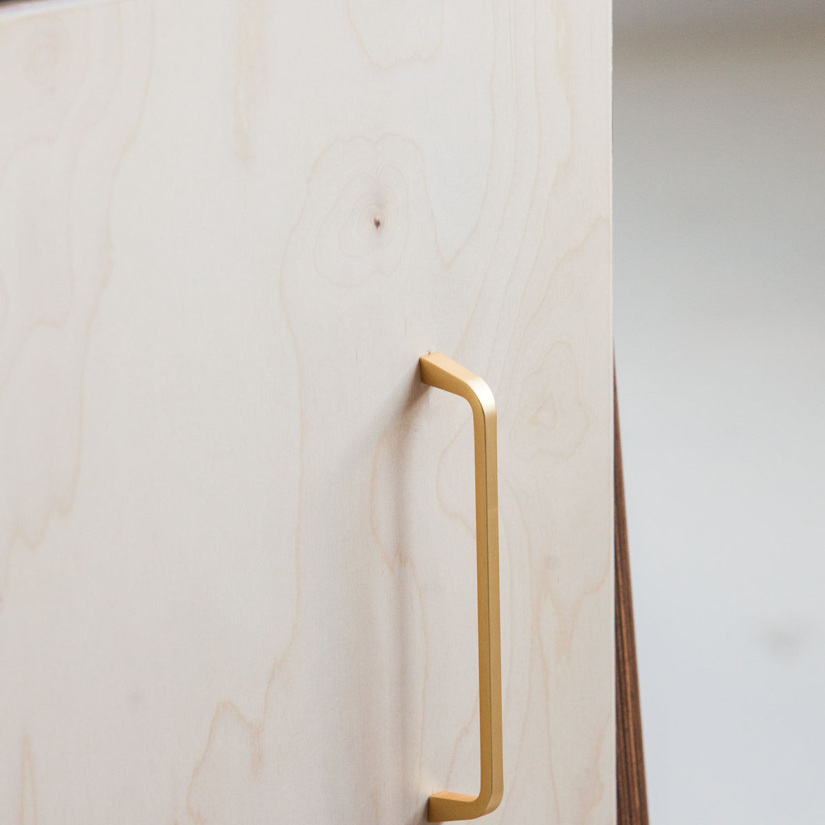 Este brushed gold