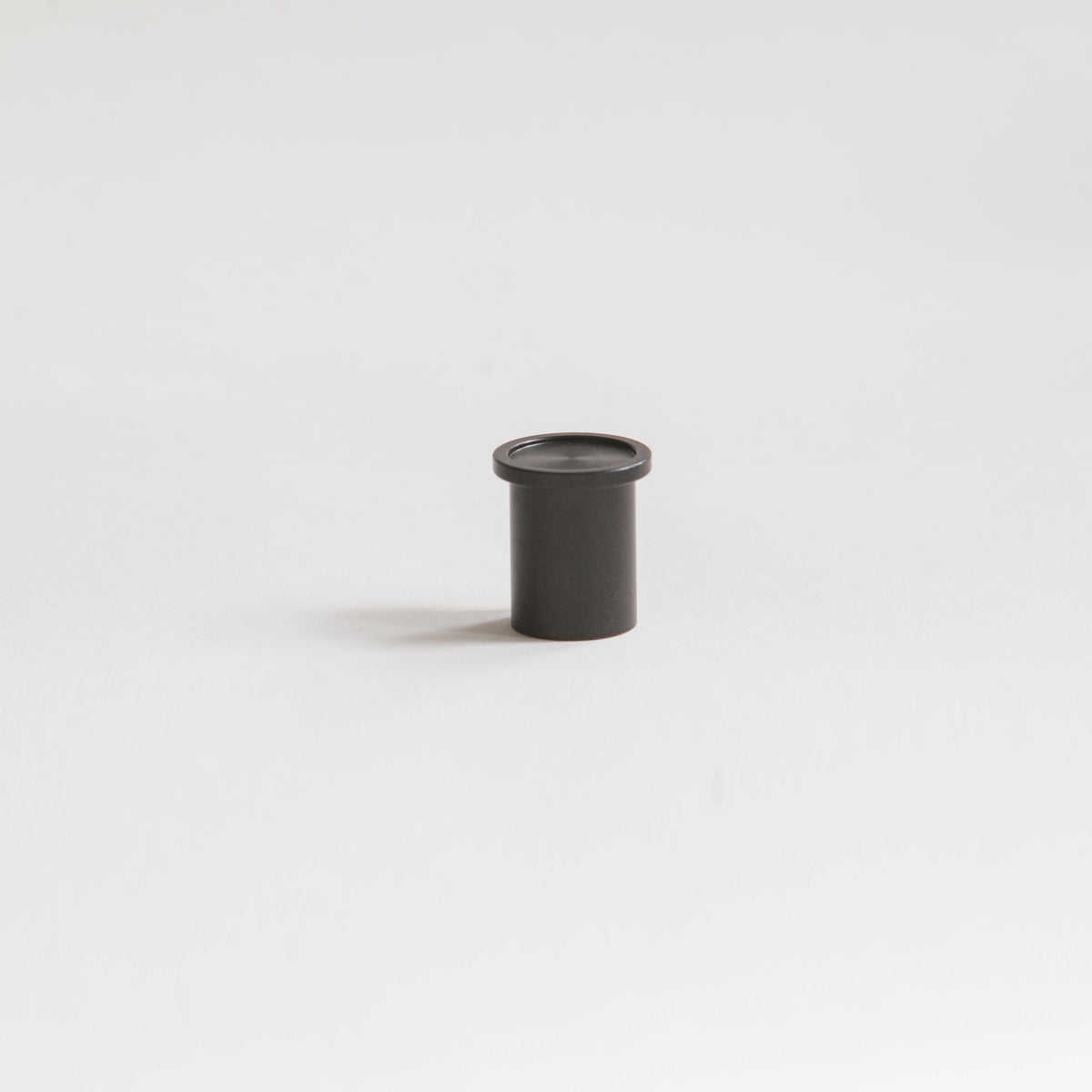 Round black