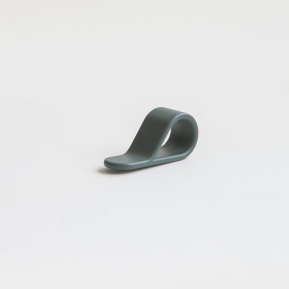Belt knob green, in birch plywood