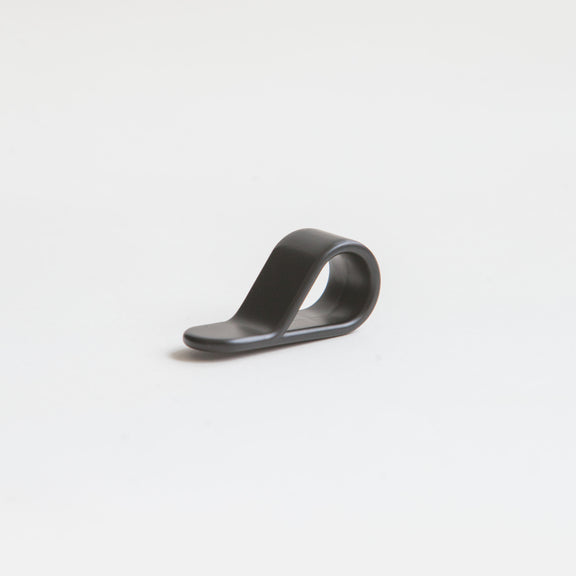 Belt knob black, in birch plywood