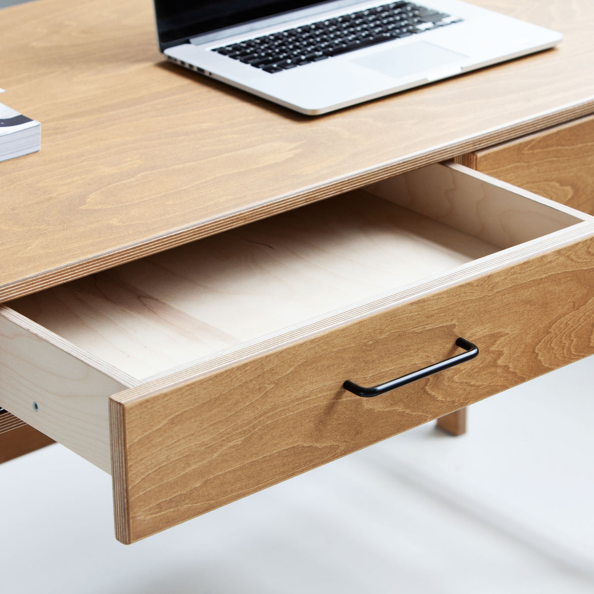 Desk 65 with drawers