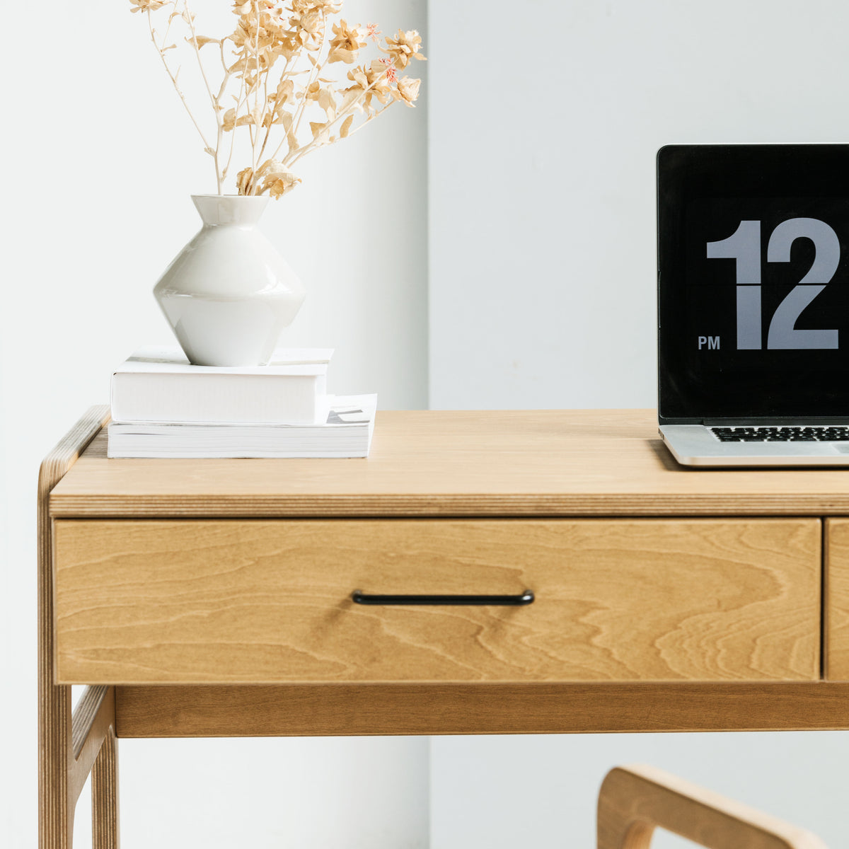 Desk 65 with drawers