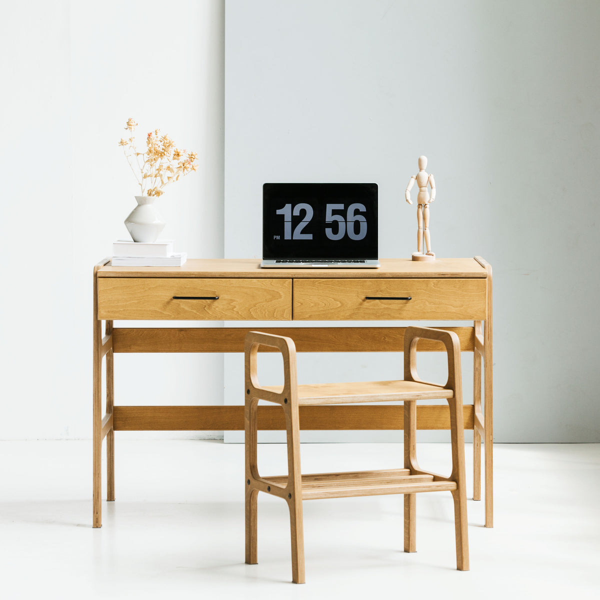 Desk 65 with drawers