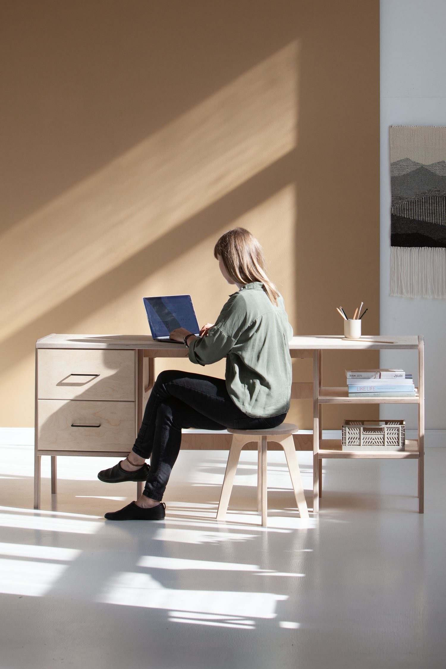 Mid-Century Desk, 180 cm, 2 Drawers & 2 Shelves, in birch plywood (view 3)