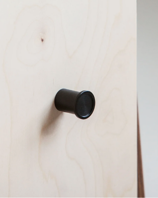 Round black