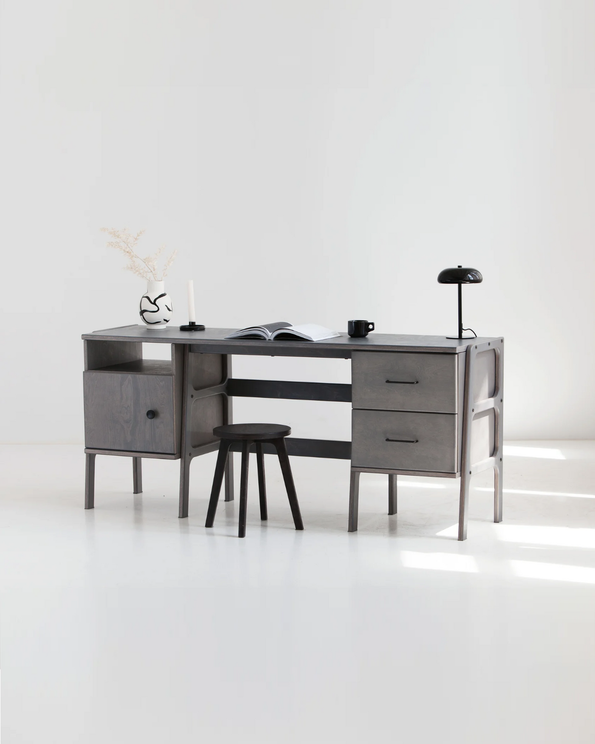 Mid-Century Desk · 180 cm · Cabinet & Drawers