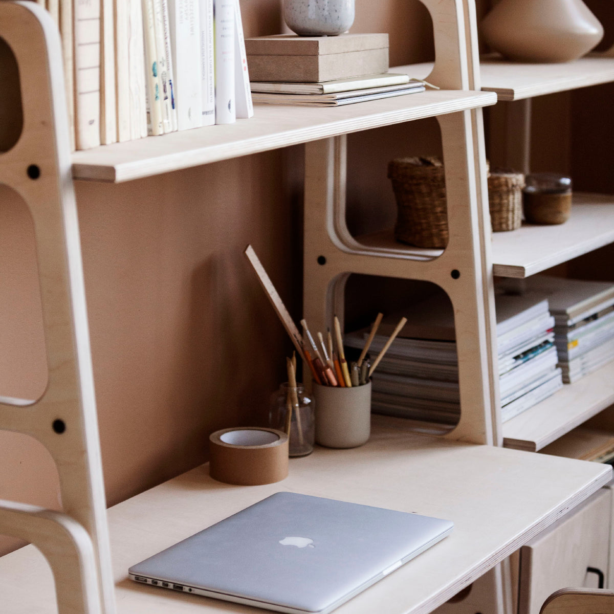 closeup-detail-of-computer-desk