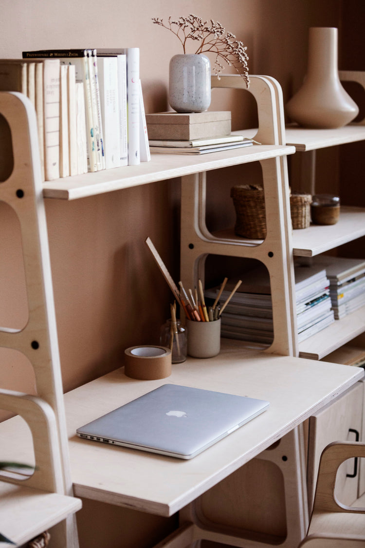 closeup-detail-of-computer-desk