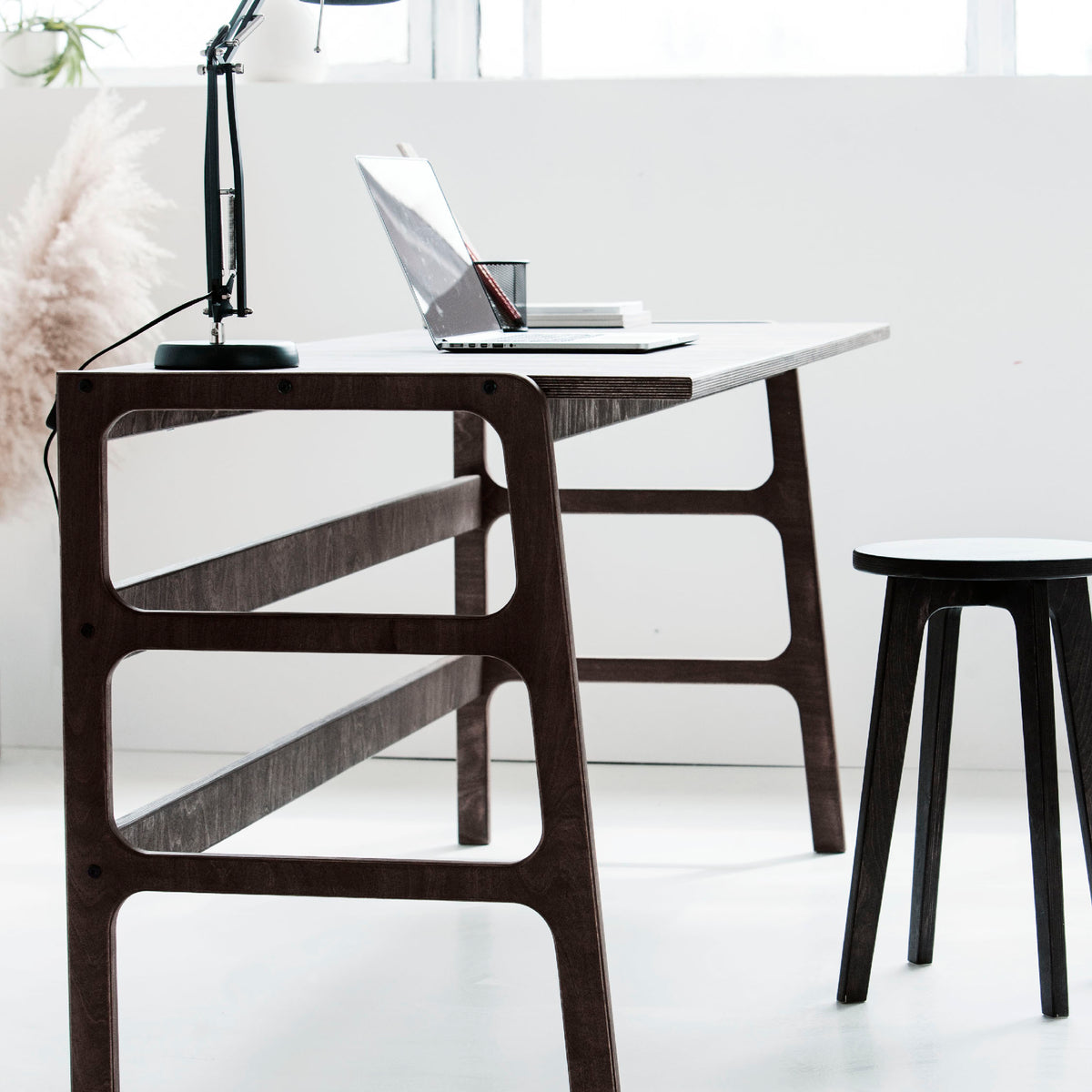 dark-wooden-computer-modern-desk