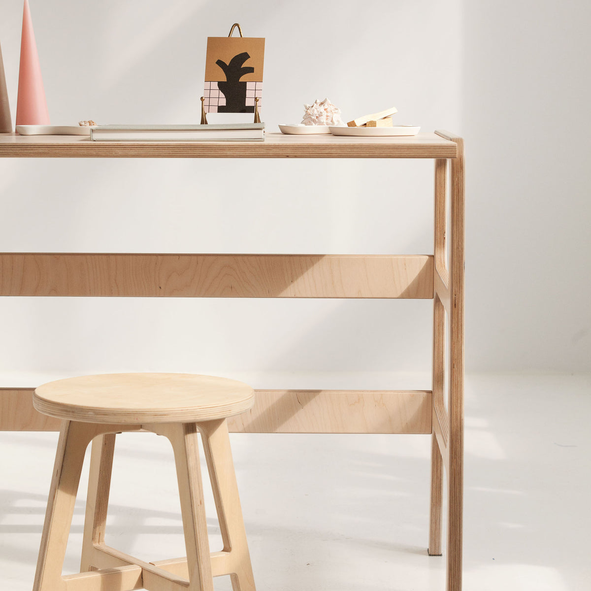 desktop-of-wooden-minimalist-desk-handmade-in-full-sun