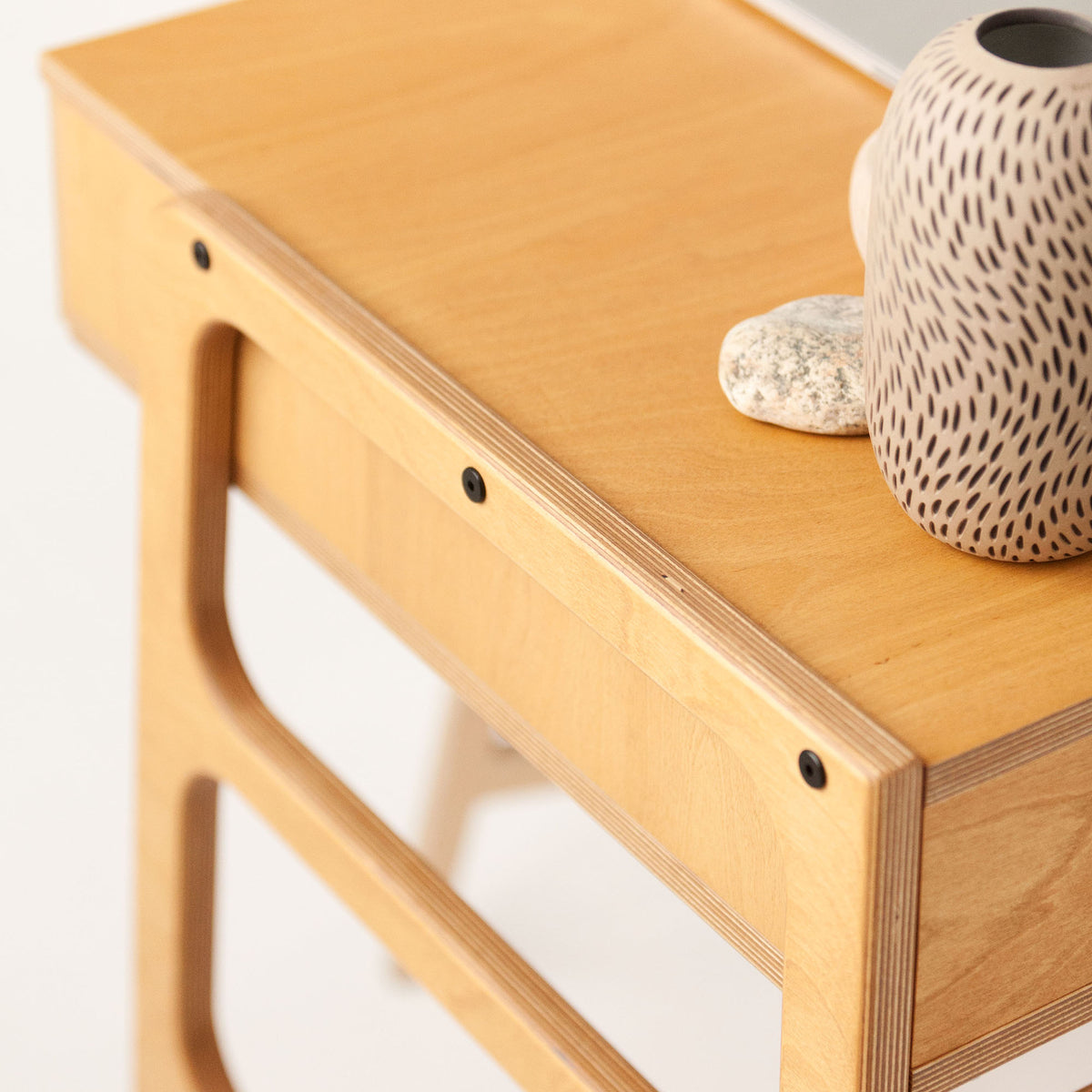 Desk 65 with drawers