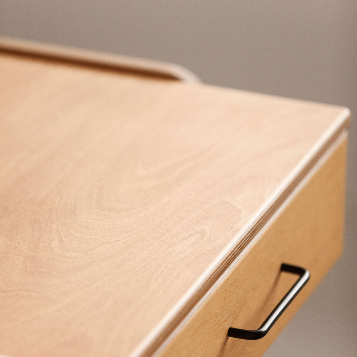 Desk 65 with drawers