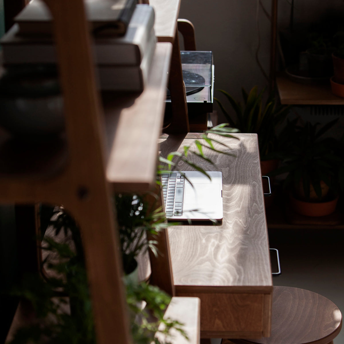 detail-of-mid-century-modern-design-desk