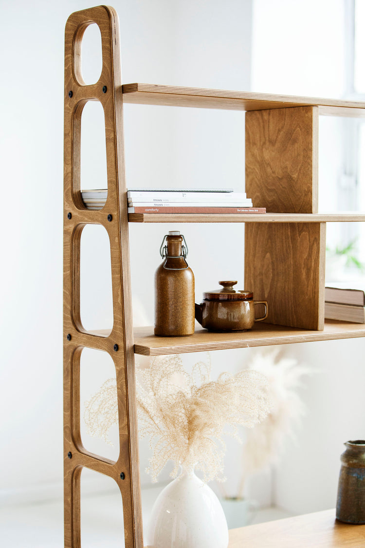 detail-of-oak-handmade-bookcase-in-mid-century-style