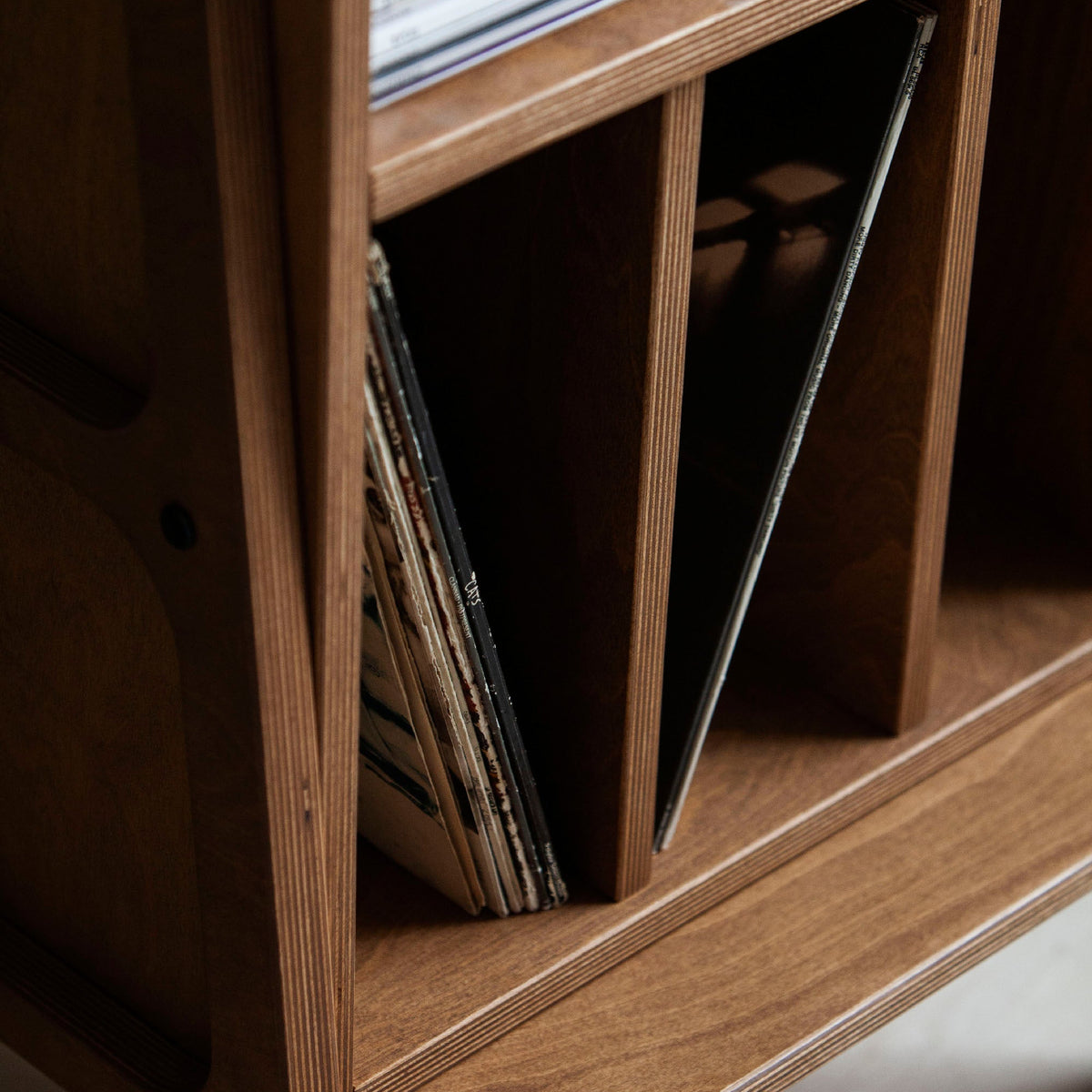 Bookcase Midi with vinyl