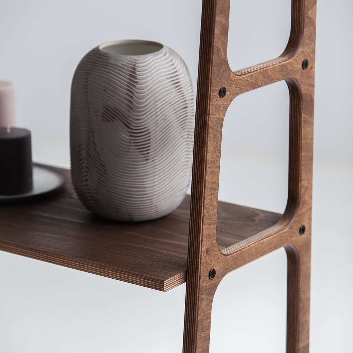 detail-ofmid-century-modern-bookshelf-handmade