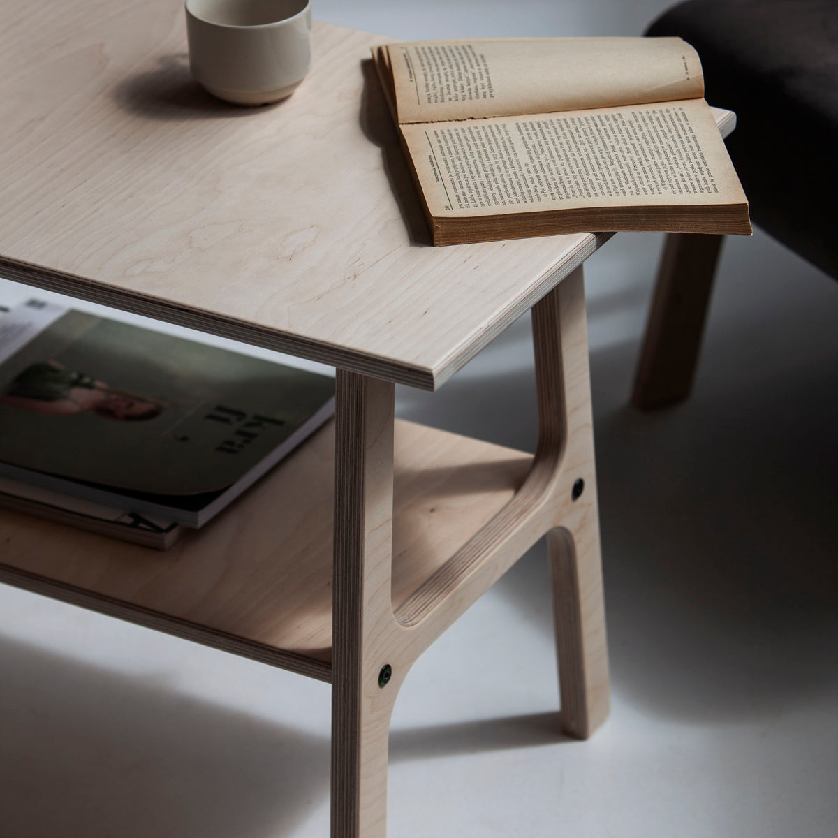 details-handmade-wooden-coffee-table