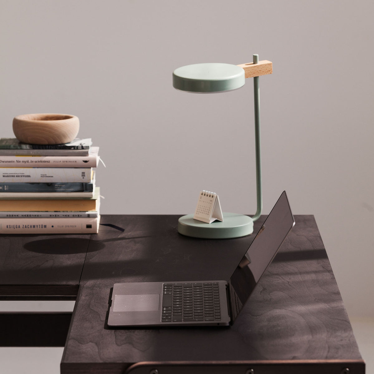 details-mid-century-modern-wooden-corner-desk