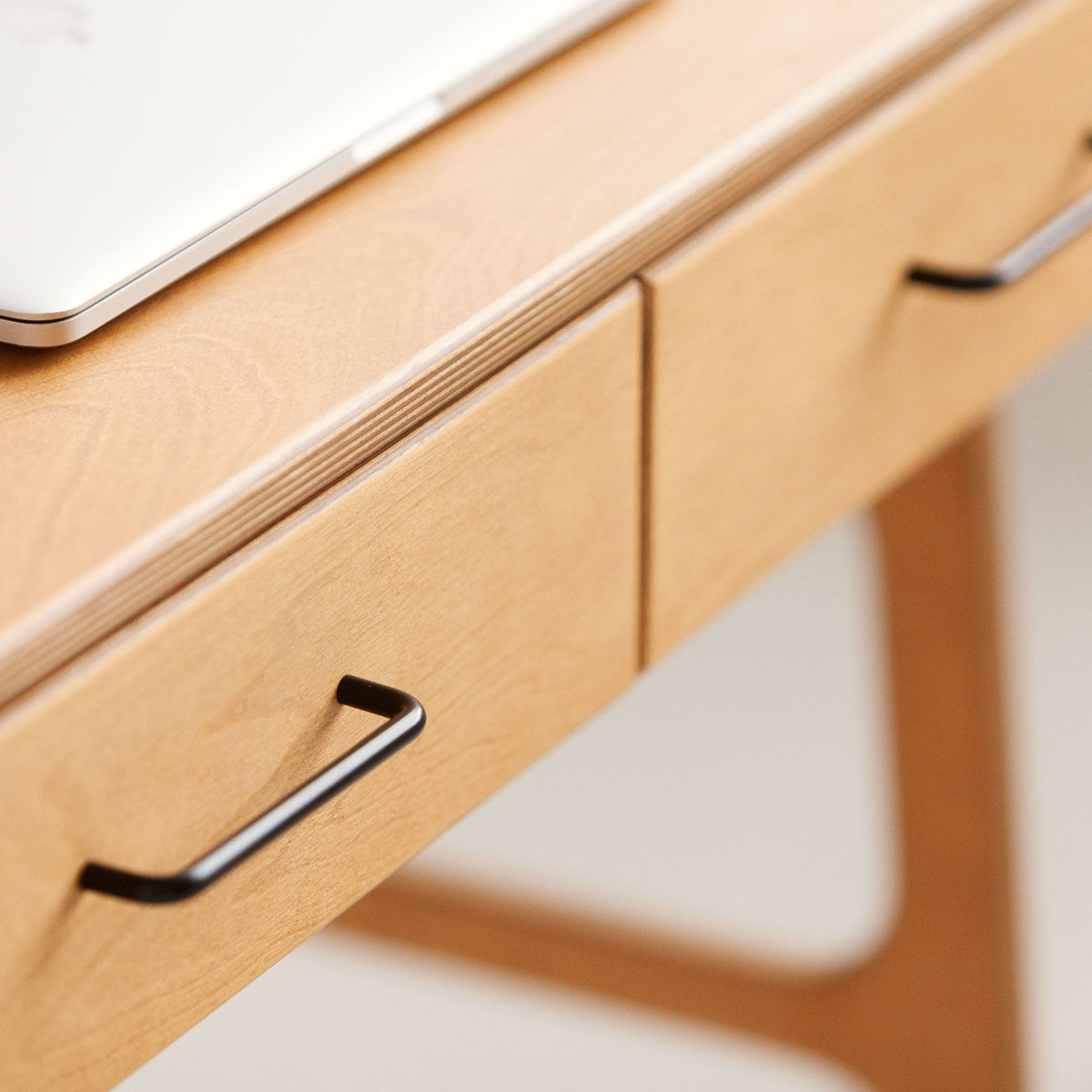 Desk 65 with drawers