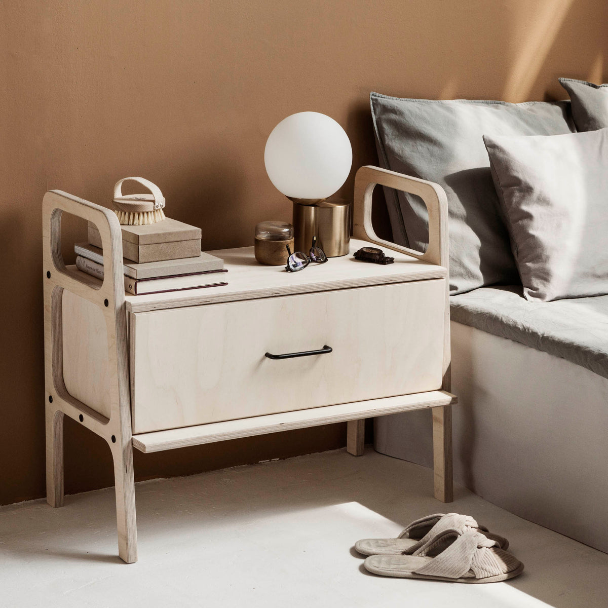 bedsisde-table-mid-century-with-drawer