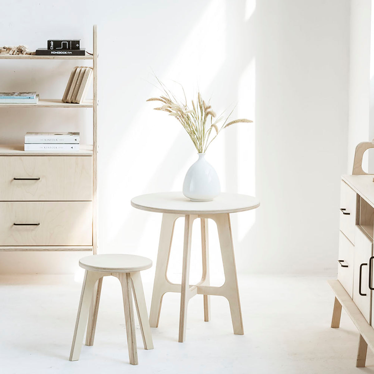 round-coffee-table-in-mid-century-modern-style