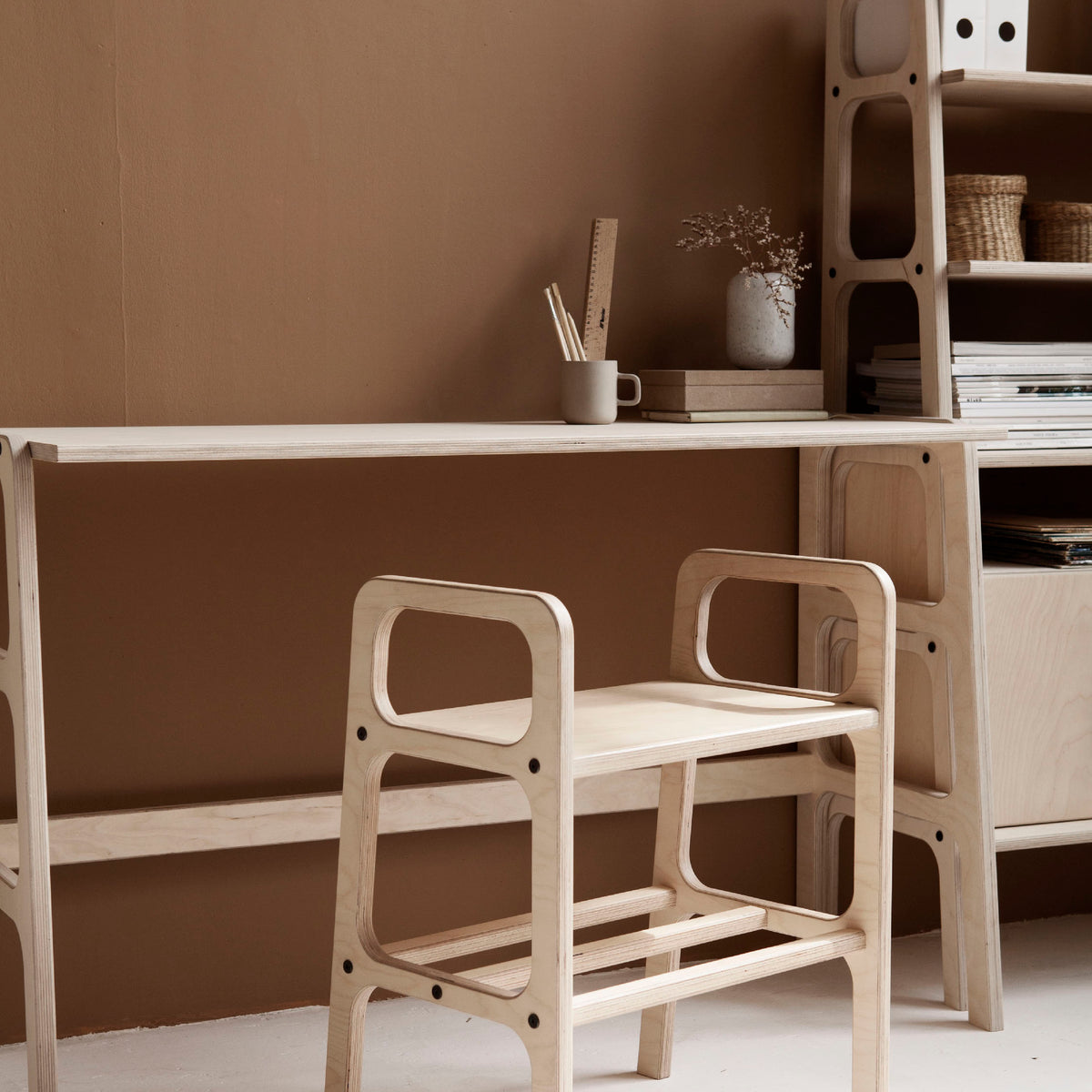 stool-mid-century-modern-in-home-interior