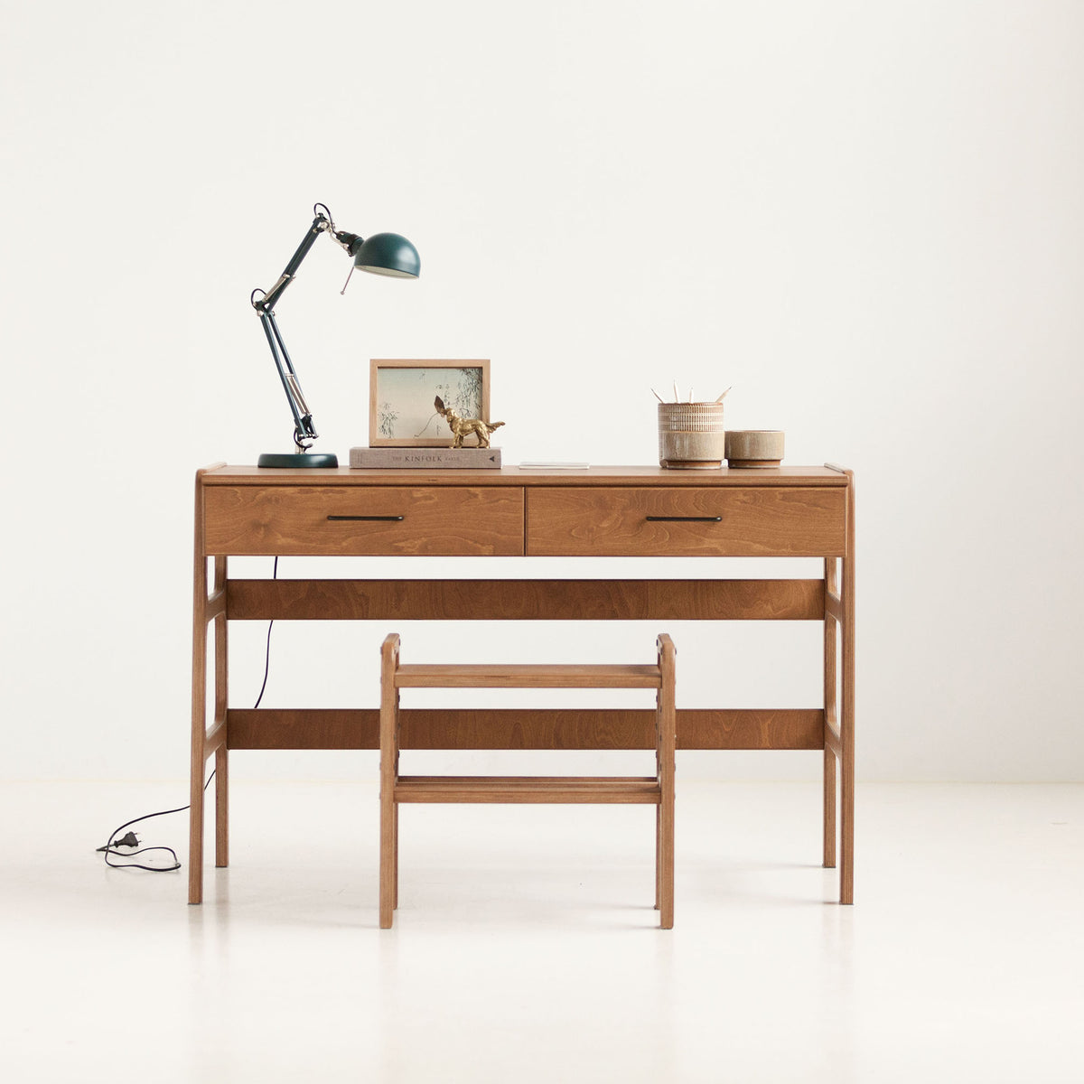 Desk 49 with drawers