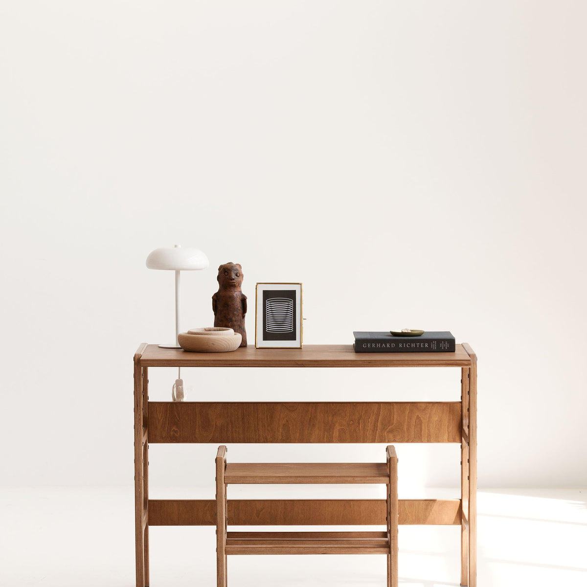 wooden-growin-chair-and-desk-for-kids