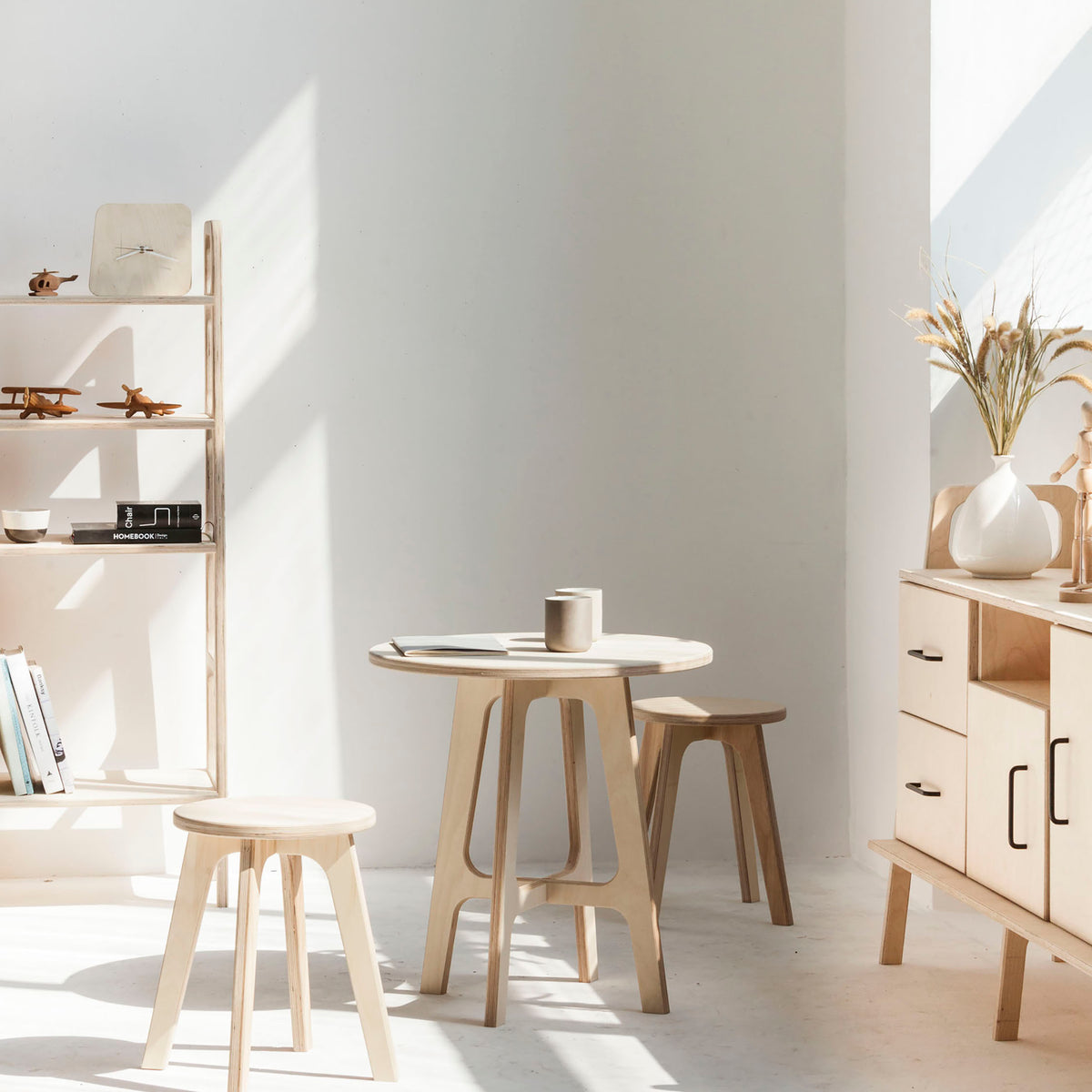 wooden-round-coffee-table-in-mid-century-modern-style